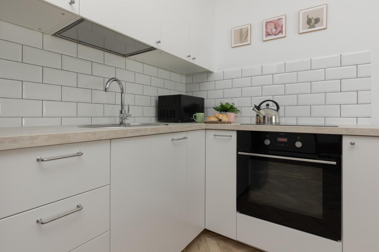 Ursus Sunny Studio For 4 Guests With Parking & Balcony By Noclegi Renters Varšava Exteriér fotografie